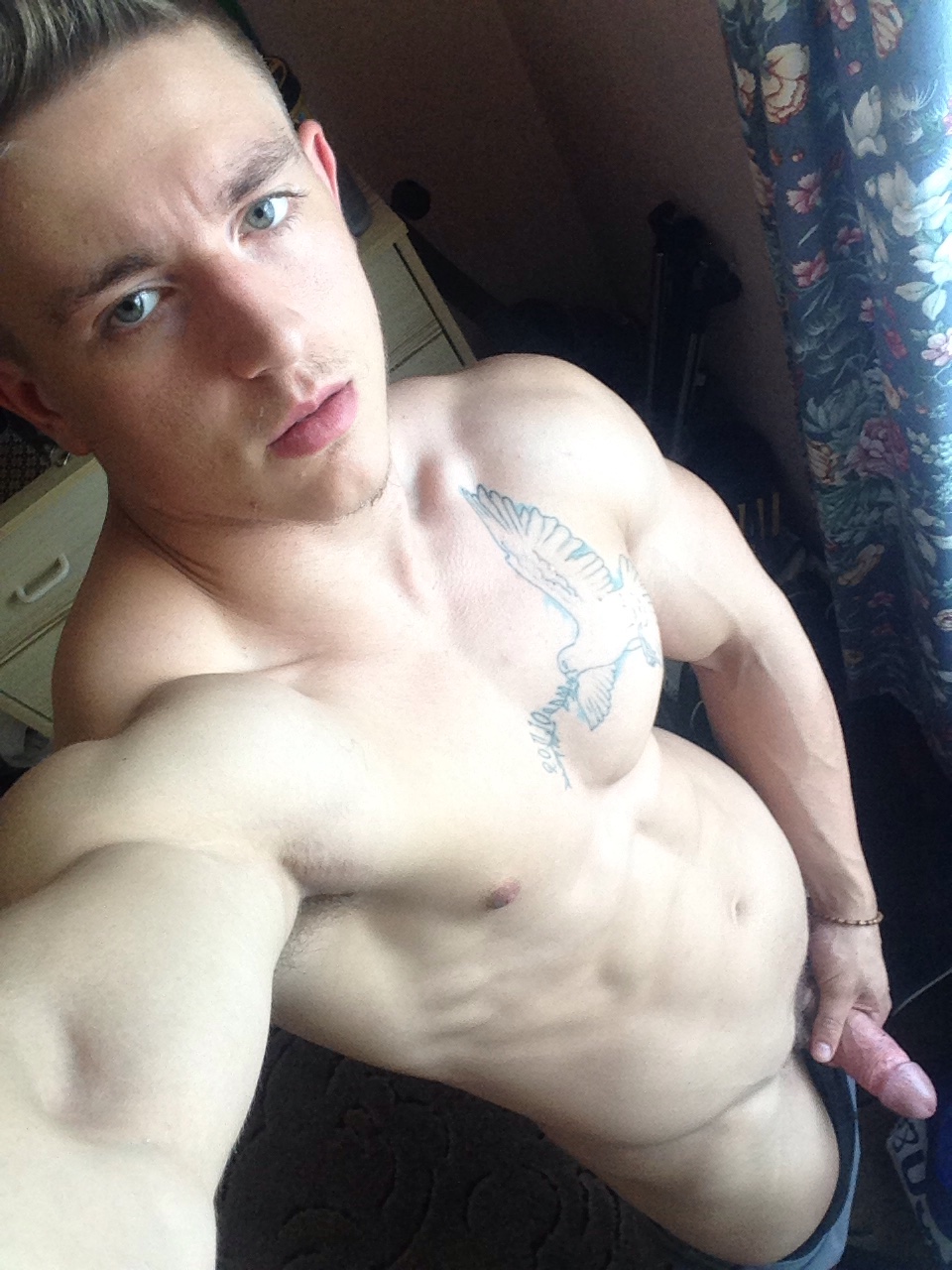 Nude Male Stud Selfies